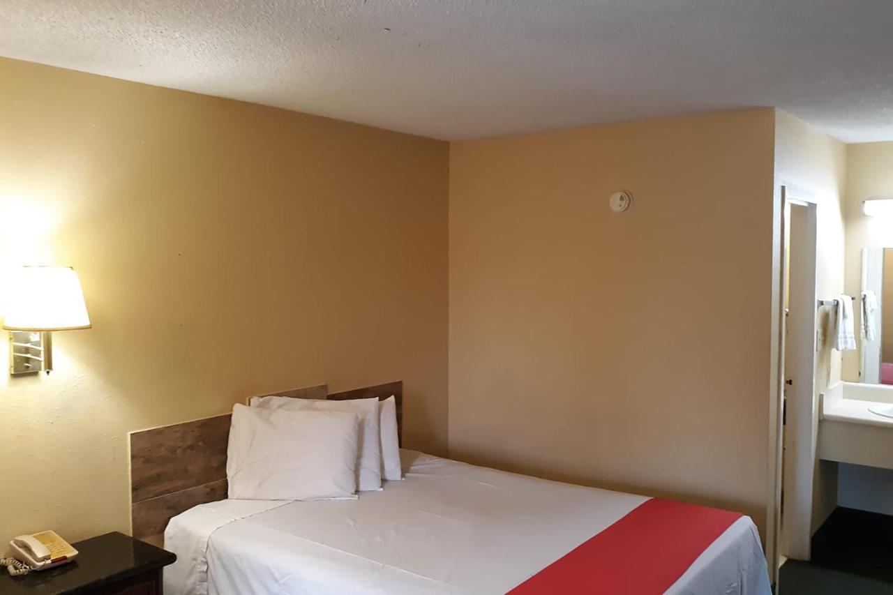 Super Value Inn Valdosta Eksteriør billede